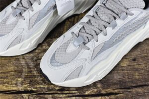 700V2STATIC_11.jpg