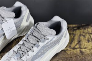 700V2STATIC_2.jpg