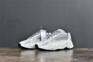 700V2STATIC_3.jpg