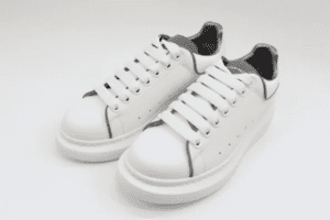 ALEXANDER-MCQUEEN-LEATHER-PLATFORM-TRAINERS-SNEAKERS-GRAY-WHITE00002-595x396-1.png