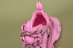 BALENCIAGA-3xl-In-Pink-Low-top-Sneakers-5.webp