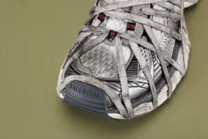 Balenciaga-3XL-Sneaker-Extreme-Lace-Brown-Grey-7.webp