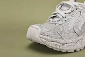 Balenciaga-3Xl-Sneakers-With-Rhinestones-5.webp