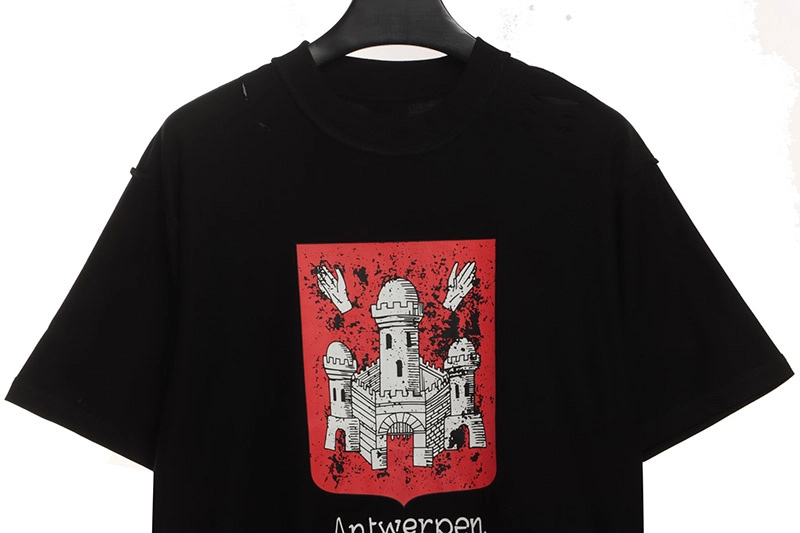 Balenciaga-Anti-Auto-Loecher-und-Risse-T-Shirt-Reps8.webp