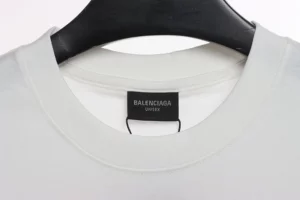 Balenciaga-B-Buchstabendruck-T-Shirt-Reps3.webp