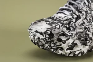 Balenciaga-Bouncer-With-Graffiti-Print-in-Grey-Sneakers-6.webp