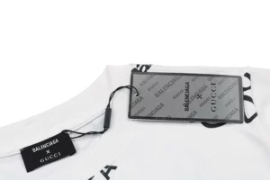 Balenciaga-Co-Branding-Twill-Multilabel-Barrage-Druck-T-Shirt-Reps6.webp