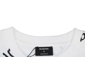 Balenciaga-Co-Branding-Twill-Multilabel-Barrage-Druck-T-Shirt-Reps7.webp