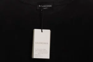 Balenciaga-Distressed-gewaschenes-Maison-T-Shirt-Reps1.webp