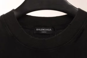 Balenciaga-Distressed-gewaschenes-Maison-T-Shirt-Reps6.webp