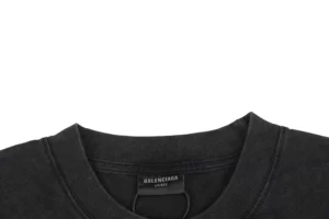 Balenciaga-Dreidimensionales-T-Shirt-mit-Doppel-B-Buchstaben-Aufdruck-Reps11.webp