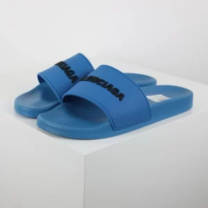 Balenciaga-Flip-Flops-mit-Logo-Print-Blue-1.webp