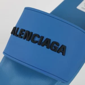 Balenciaga-Flip-Flops-mit-Logo-Print-Blue-6.webp