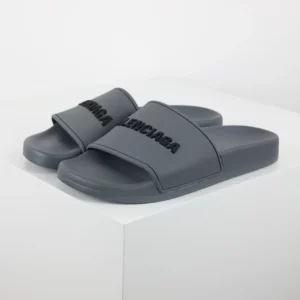 Balenciaga-Flip-Flops-mit-Logo-Print-Grey-1.webp