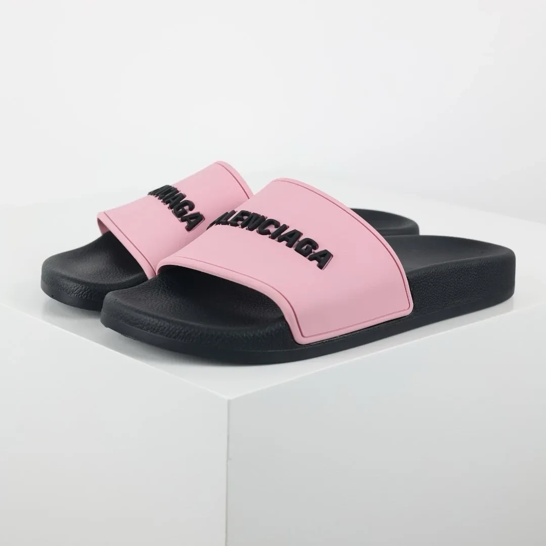 Balenciaga-Flip-Flops-mit-Logo-Print-Pink-und-Black-1.webp