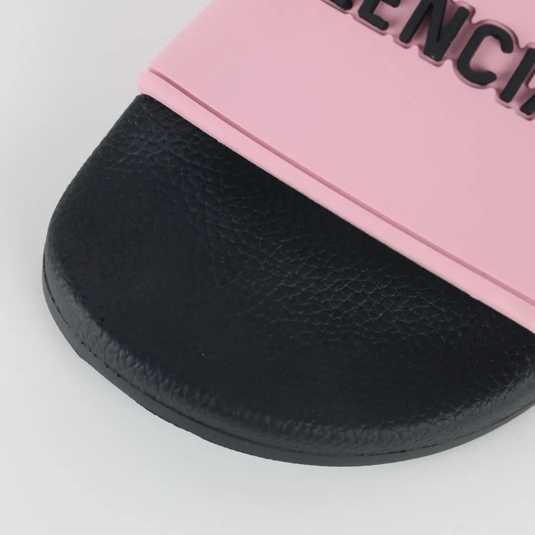 Balenciaga-Flip-Flops-mit-Logo-Print-Pink-und-Black-6.webp