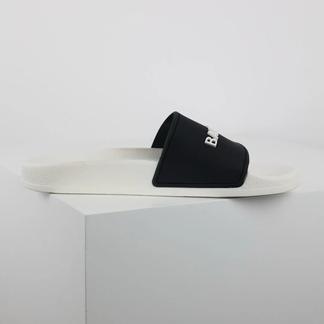 Balenciaga-Flip-Flops-with-logo-Print-white-and-black-5.webp