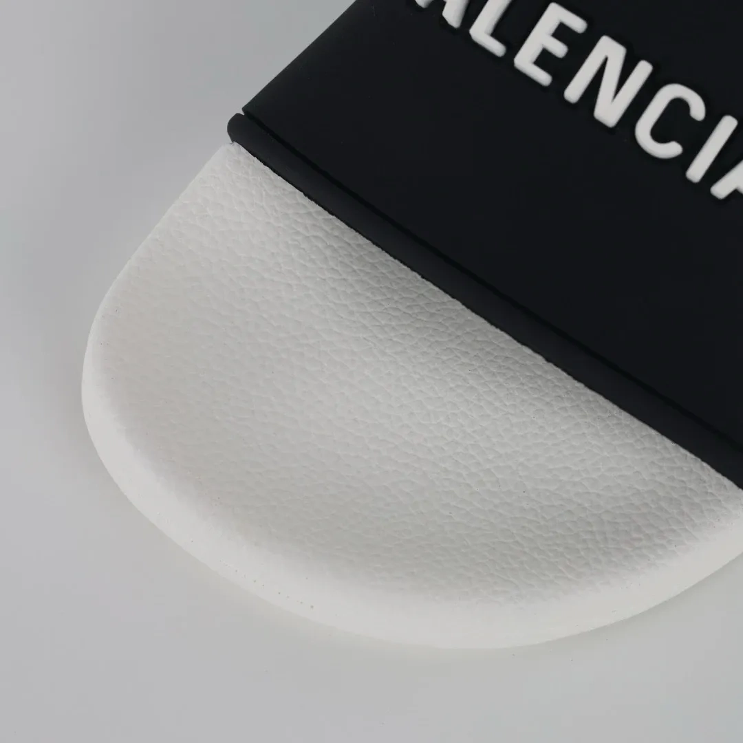 Balenciaga-Flip-Flops-with-logo-Print-white-and-black-7.webp