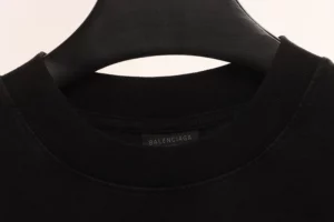 Balenciaga-Graffiti-mit-Offshore-Alphabet-T-Shirt-Reps4.webp