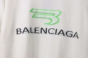 Balenciaga-Green-Letter-LOGO-T-shirt-6.webp