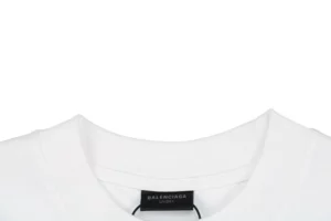 Balenciaga-Handgezeichnetem-Logo-Print-T-Shirt-Reps10.webp