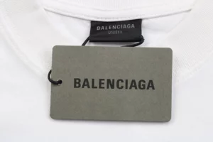 Balenciaga-Handgezeichnetem-Logo-Print-T-Shirt-Reps6.webp