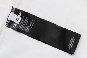 Balenciaga-Handgezeichnetem-Logo-Print-T-Shirt-Reps9.webp
