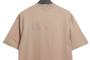 Balenciaga-Heisses-Diamond-Logo-T-Shirt-Reps5.webp