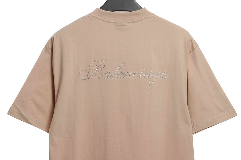 Balenciaga-Heisses-Diamond-Logo-T-Shirt-Reps5.webp