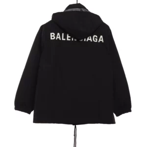 Balenciaga-Jacke-mit-Stehkragen-und-Buchstabenmuster-Reps17.webp