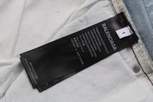Balenciaga-Jeans-mit-umgekehrter-Tasche-Reps6.webp