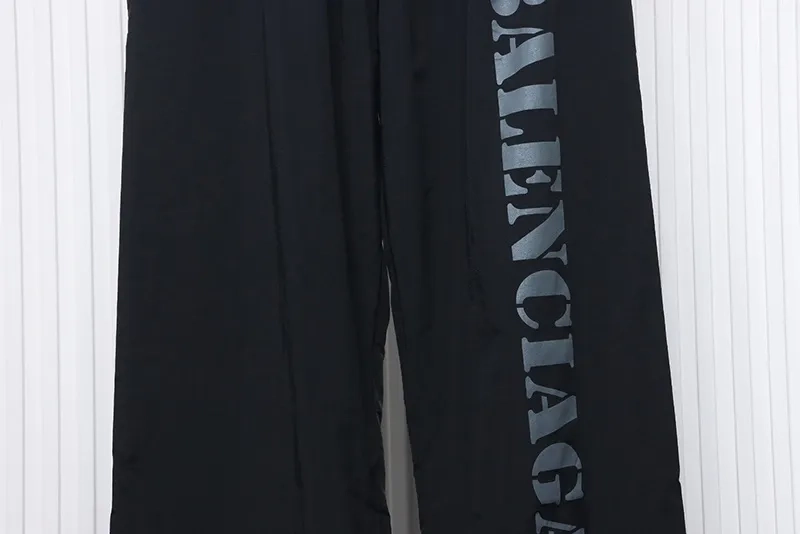 Balenciaga-Jogging-Pants-With-Blurred-Letter-Print-3.webp
