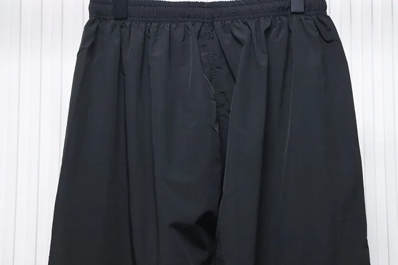 Balenciaga-Jogging-Pants-With-Blurred-Letter-Print-4.webp