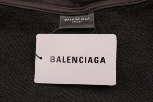 Balenciaga-Kapuze-mit-NoLogo-Buchstabenprint-Reps8.webp