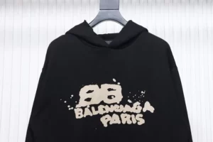 Balenciaga-Kapuzenpullover-mit-HAND-Graffiti-Motiv-4.webp