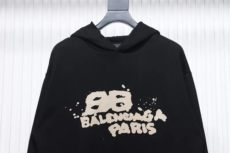 Balenciaga-Kapuzenpullover-mit-HAND-Graffiti-Motiv-4.webp
