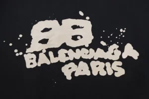 Balenciaga-Kapuzenpullover-mit-HAND-Graffiti-Motiv-6.webp