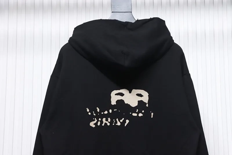 Balenciaga-Kapuzenpullover-mit-HAND-Graffiti-Motiv-8.webp