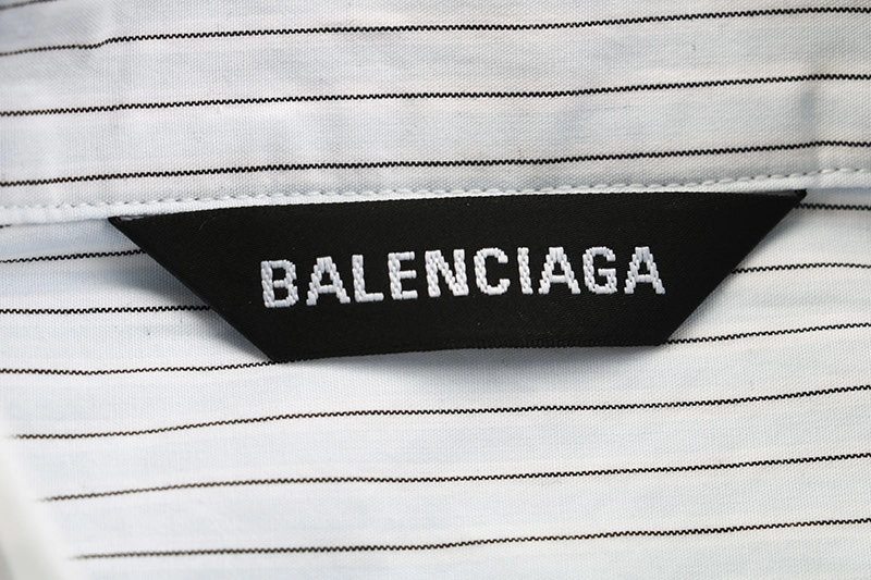 Balenciaga-Langarmshirt-mit-Buchstabenstreifen-auf-der-Rueckseite-Reps6.webp