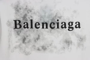 Balenciaga-Logo-Stickerei-T-Shirt-Reps1.webp