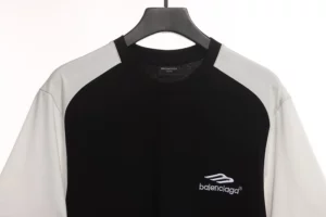 Balenciaga-Logo-mit-schwarz-weissen-Naehten-T-Shirt-Reps7.jpg.webp