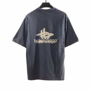 Balenciaga-Mehrlagiges-Logo-T-Shirt-1.webp