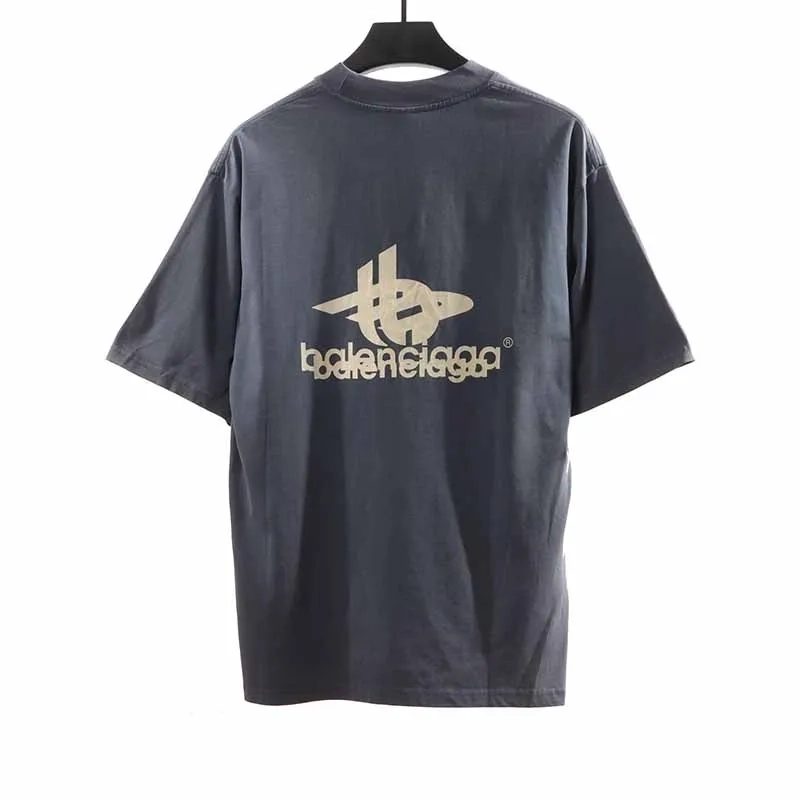 Balenciaga-Mehrlagiges-Logo-T-Shirt-1.webp