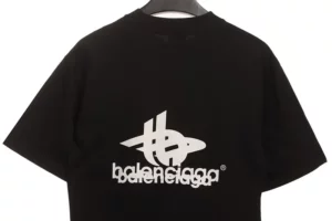 Balenciaga-Mehrlagiges-Logo-T-Shirt-11.webp