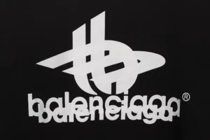 Balenciaga-Mehrlagiges-Logo-T-Shirt-12.webp