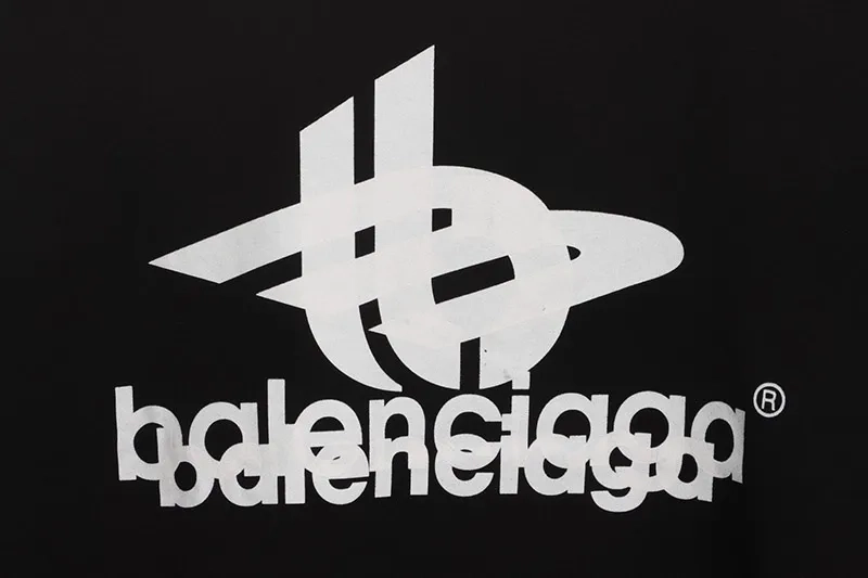 Balenciaga-Mehrlagiges-Logo-T-Shirt-12.webp
