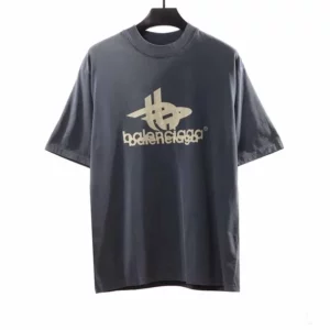Balenciaga-Mehrlagiges-Logo-T-Shirt.webp