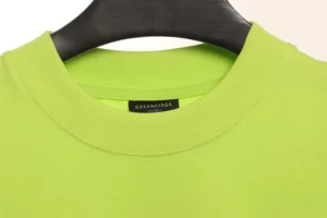 Balenciaga-Mehrlagiges-Logo-T-Shirt-5.webp