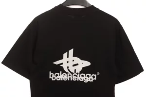 Balenciaga-Mehrlagiges-Logo-T-Shirt-Reps3.webp