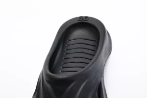 Balenciaga-Mold-Slide-Sandal-Black-Top-Replica3.webp